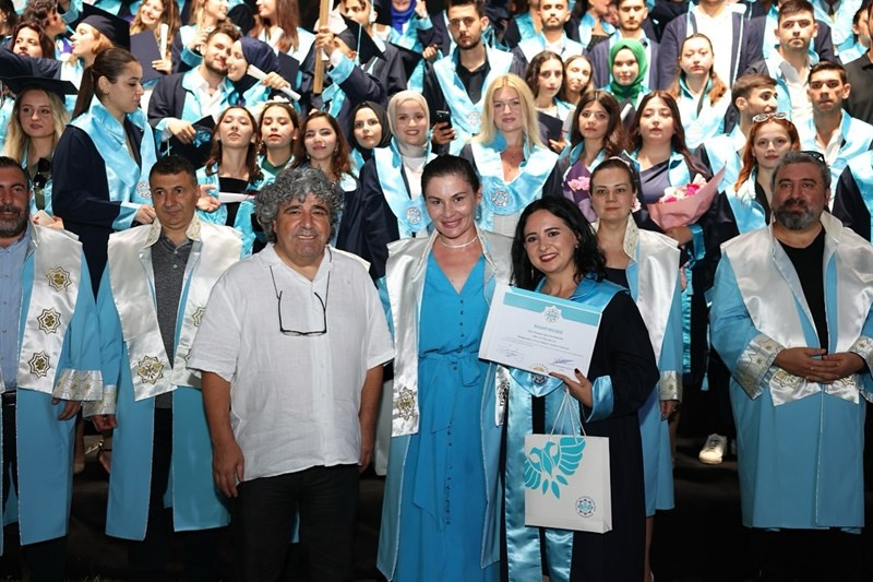 Üniversitemiz 2023-2024 Mezuniyet Töreni Coşkuyla Kutlandı! Üniversitemiz 2023-2024 Mezuniyet Töreni Coşkuyla Kutlandı!